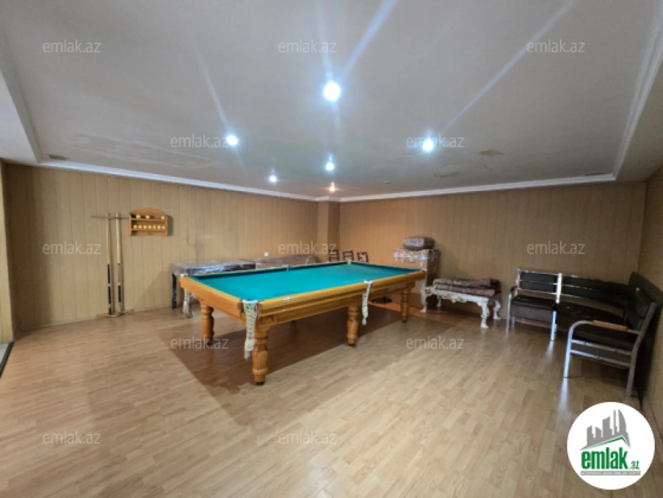 Satılır 11 otaqlı həyət evi 900 m²