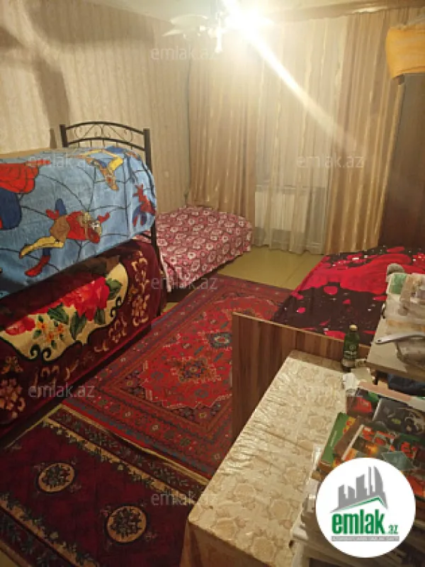 Satılır 3 otaqlı köhnə tikili 80 m²