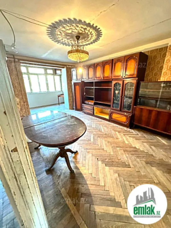 Satılır 3 otaqlı köhnə tikili 75 m²