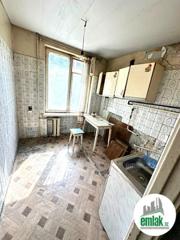 Satılır 3 otaqlı köhnə tikili 75 m²