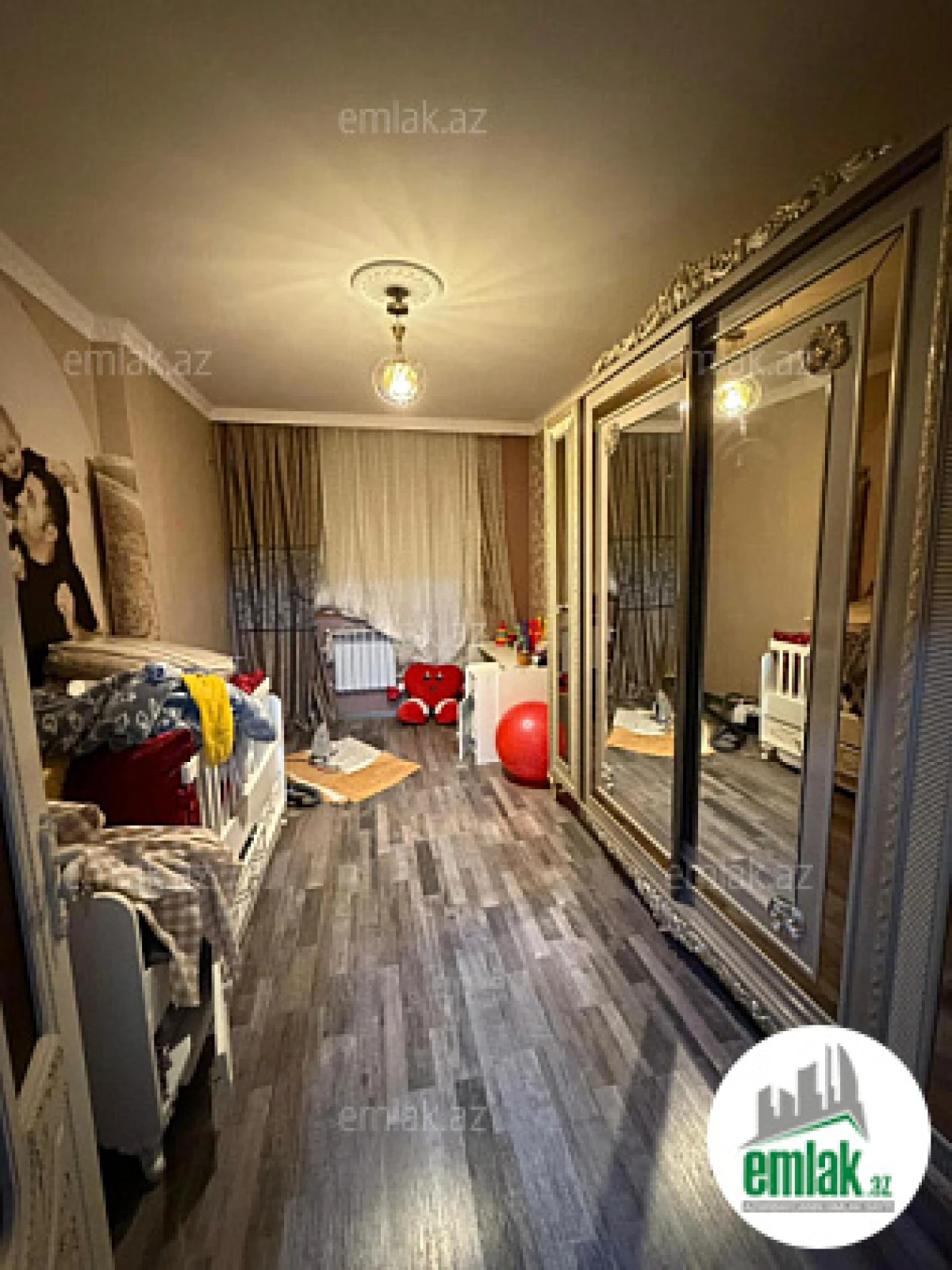 Satılır 3 otaqlı köhnə tikili 90 m²