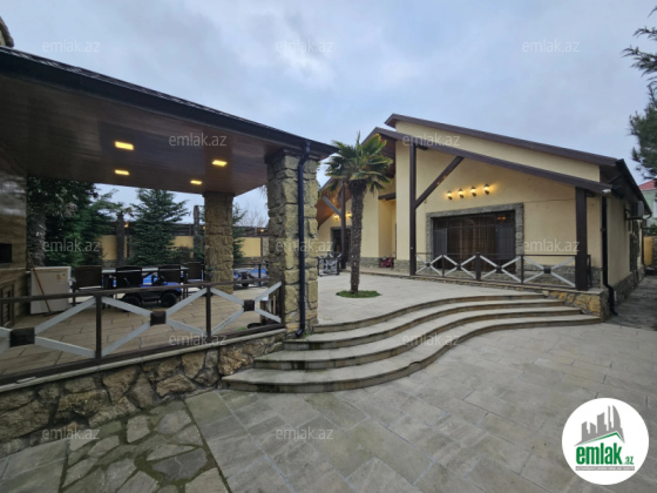 Satılır 4 otaqlı həyət evi 220 m²