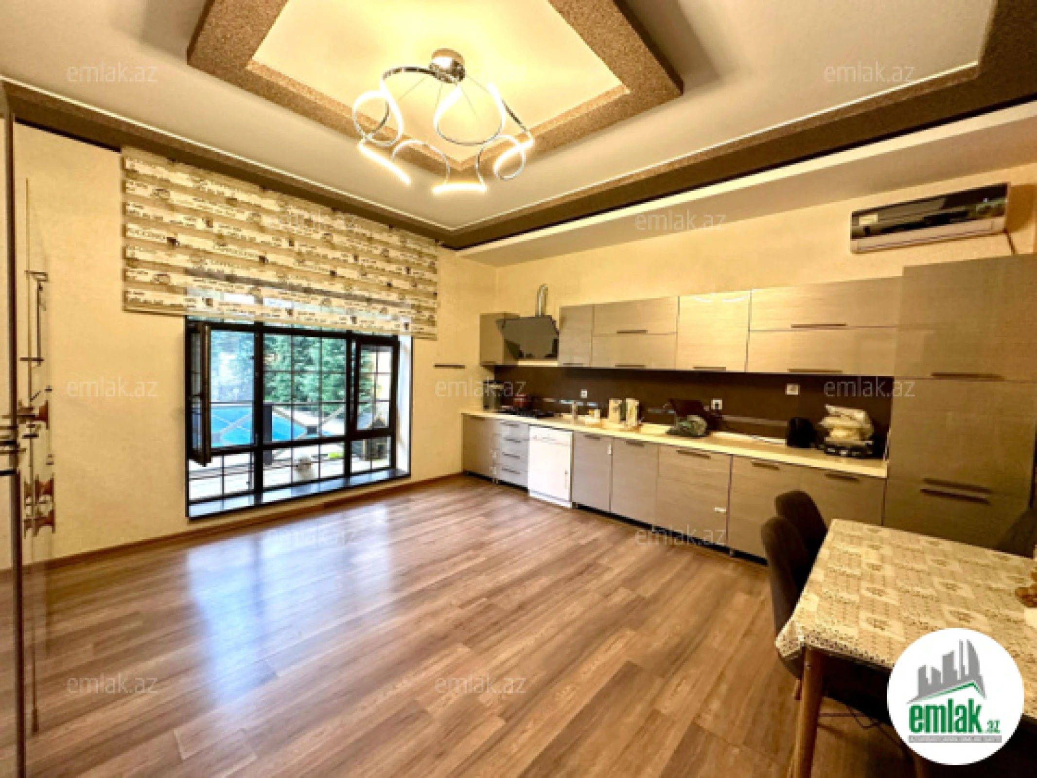 Satılır 4 otaqlı həyət evi 220 m²