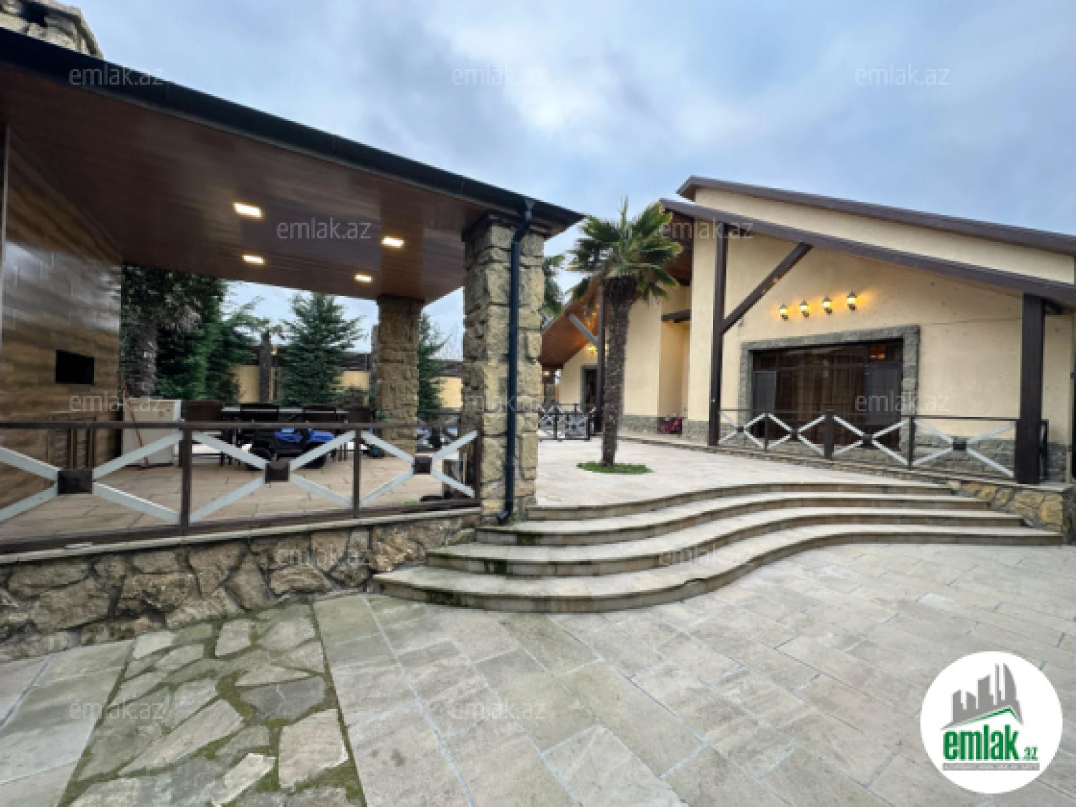 Satılır 4 otaqlı həyət evi 220 m²