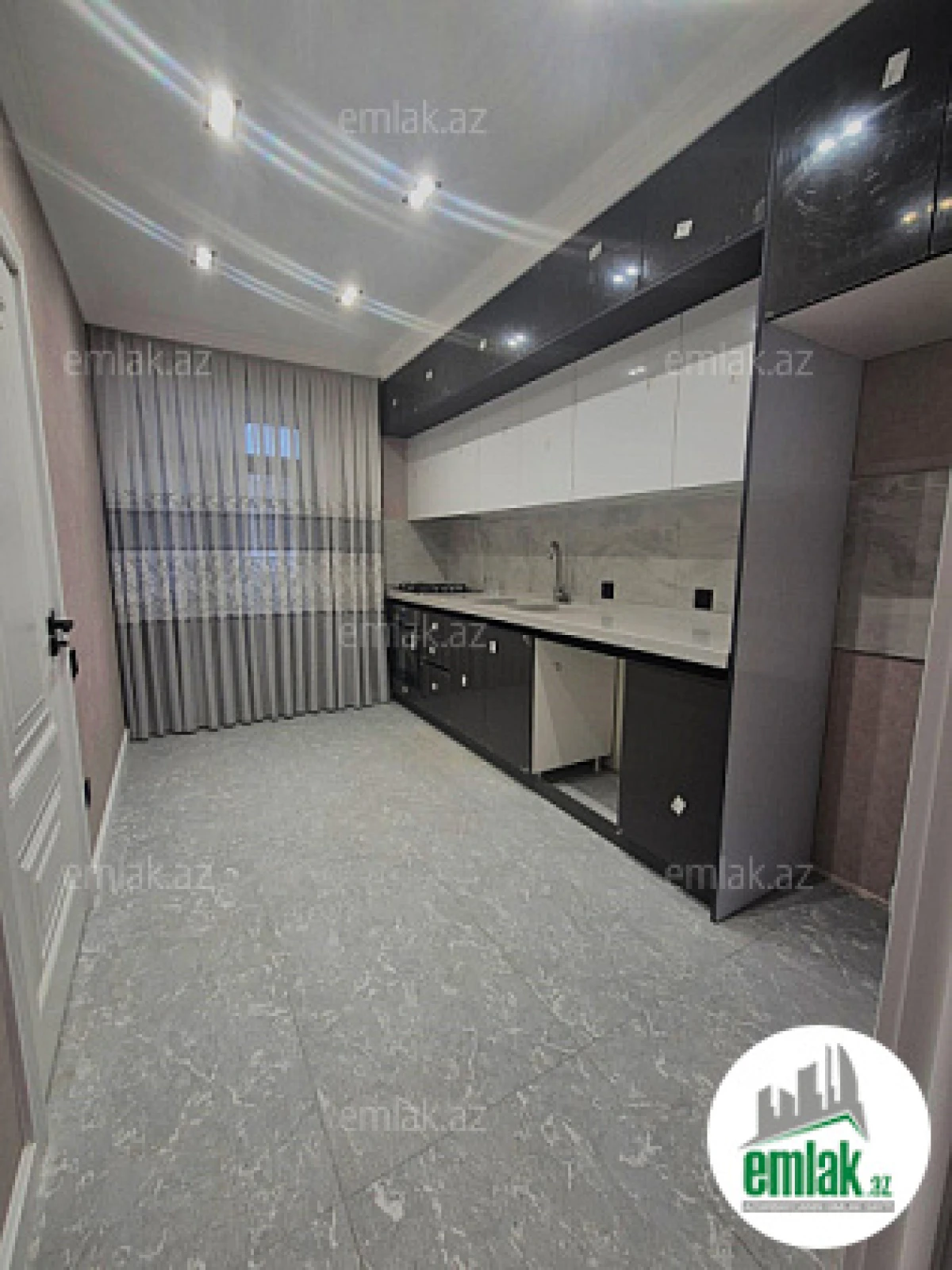 Satılır 3 otaqlı köhnə tikili 80 m²