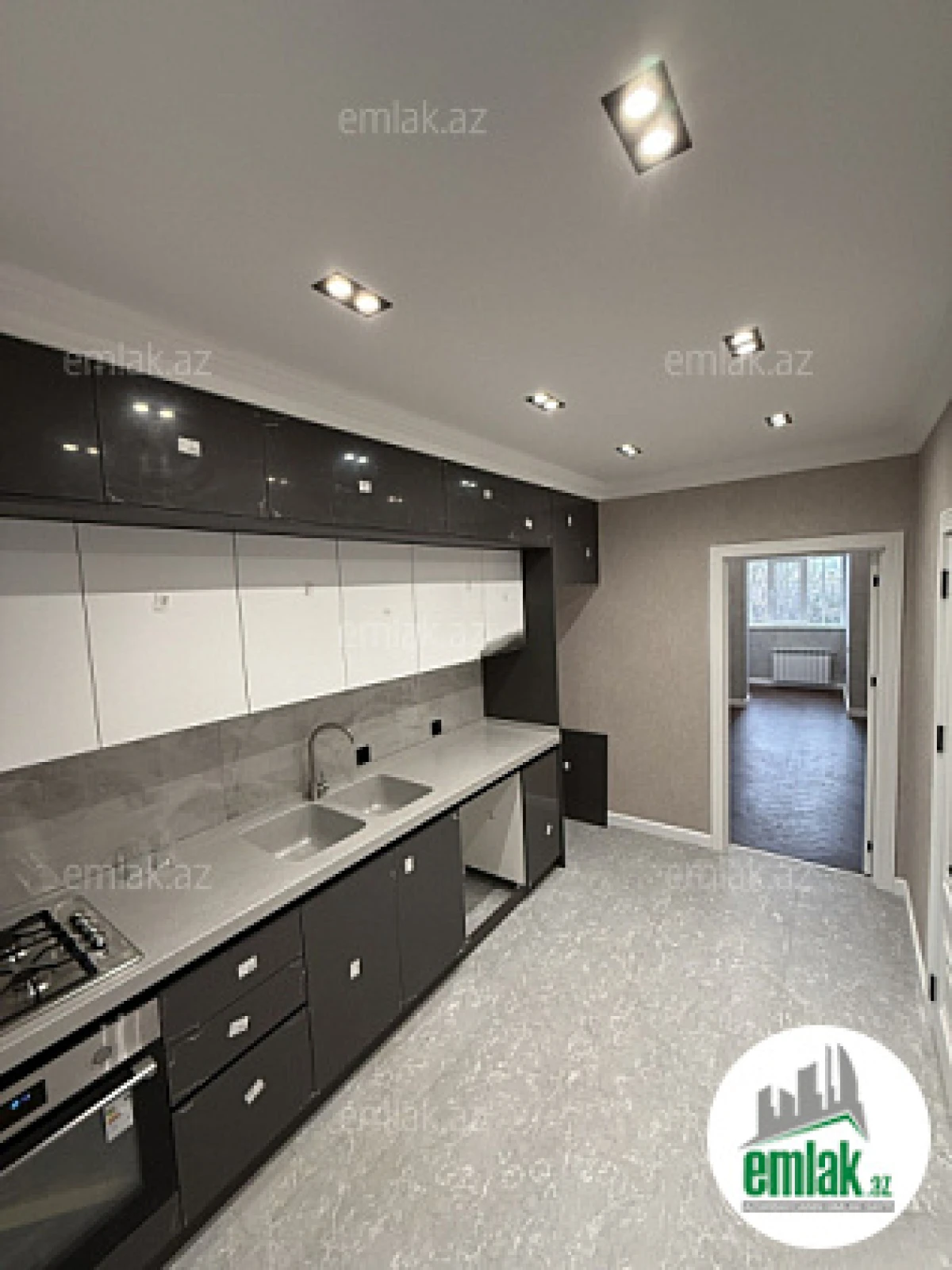 Satılır 3 otaqlı köhnə tikili 80 m²