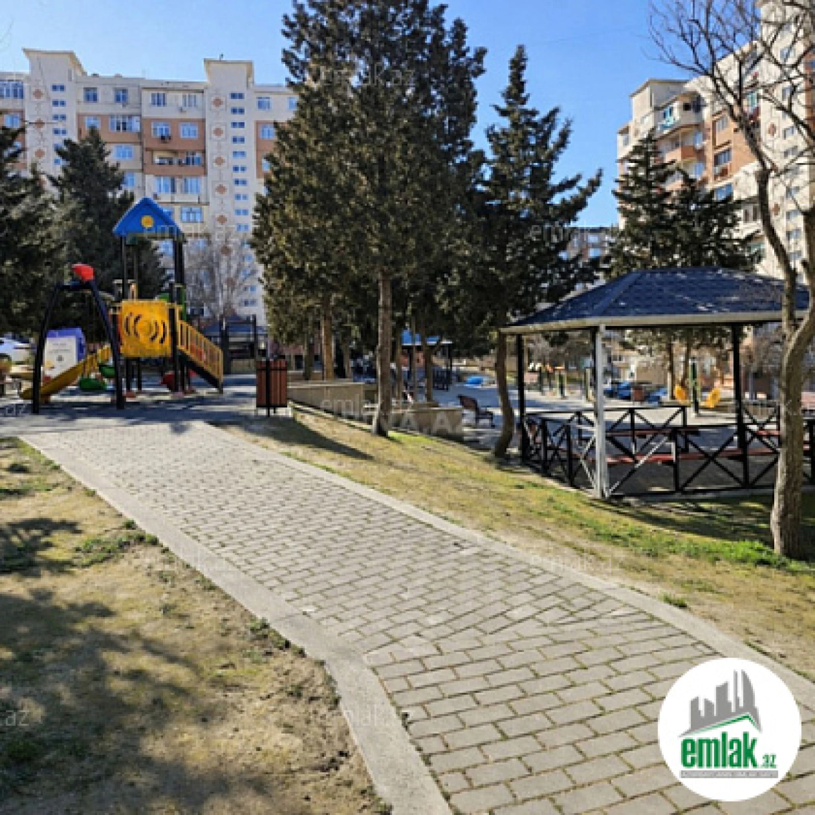 Satılır 2 otaqlı köhnə tikili 70 m²