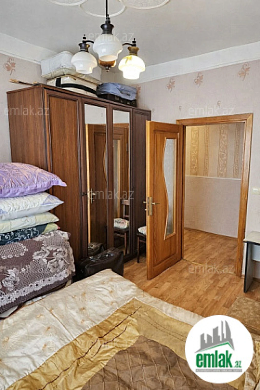 Satılır 2 otaqlı köhnə tikili 70 m²