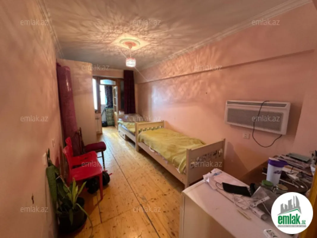 Satılır 3 otaqlı köhnə tikili 84 m²
