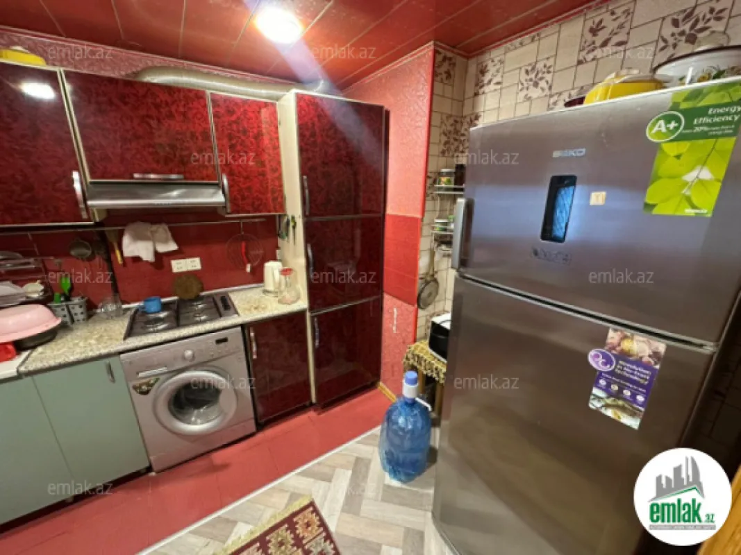 Satılır 3 otaqlı köhnə tikili 84 m²