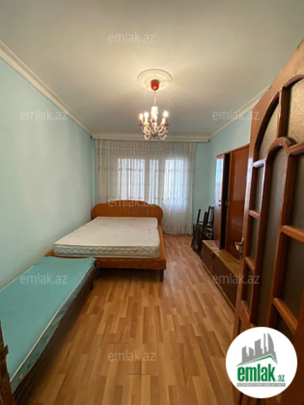 Satılır 2 otaqlı köhnə tikili 70 m²