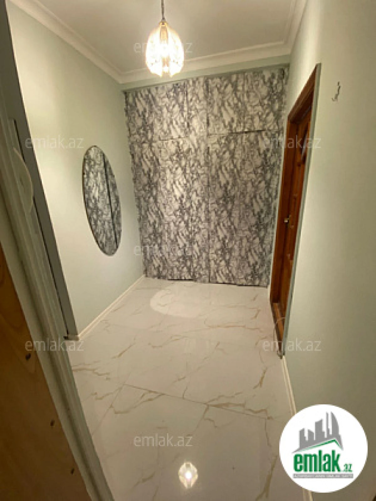 Satılır 2 otaqlı köhnə tikili 70 m²