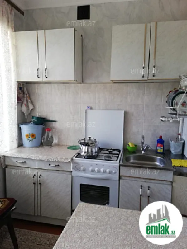 Satılır 3 otaqlı köhnə tikili 80 m²