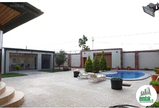 Satılır 6 otaqlı mənzil 140 m²