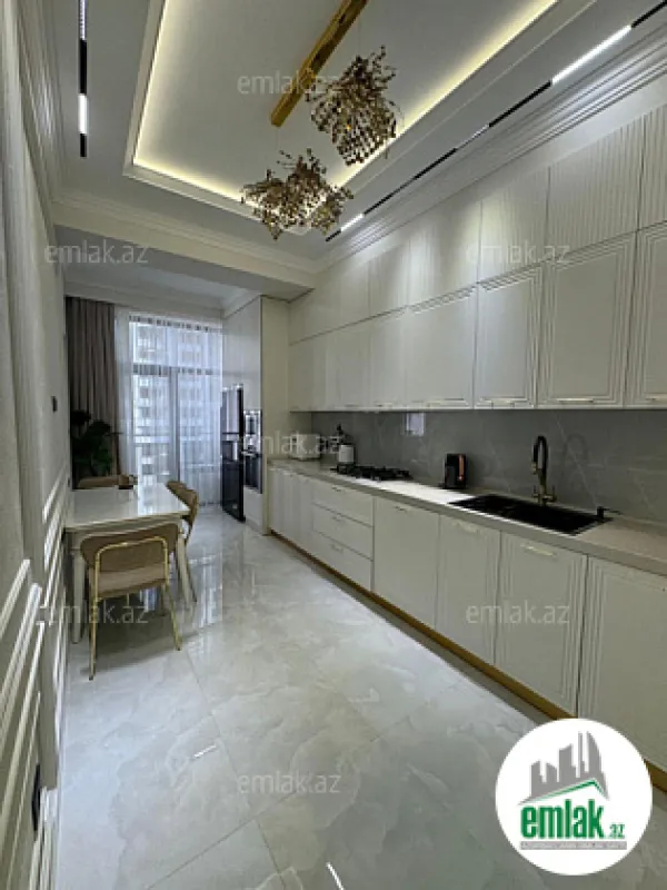 Satılır 3 otaqlı köhnə tikili 95 m²