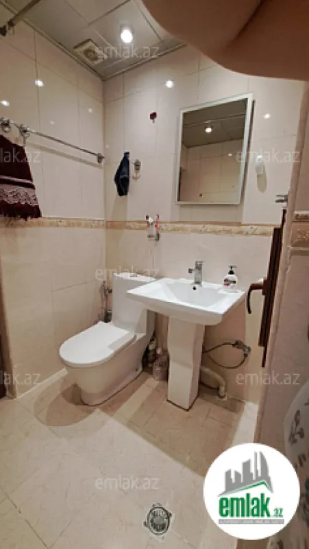 Satılır 2 otaqlı köhnə tikili 60 m²