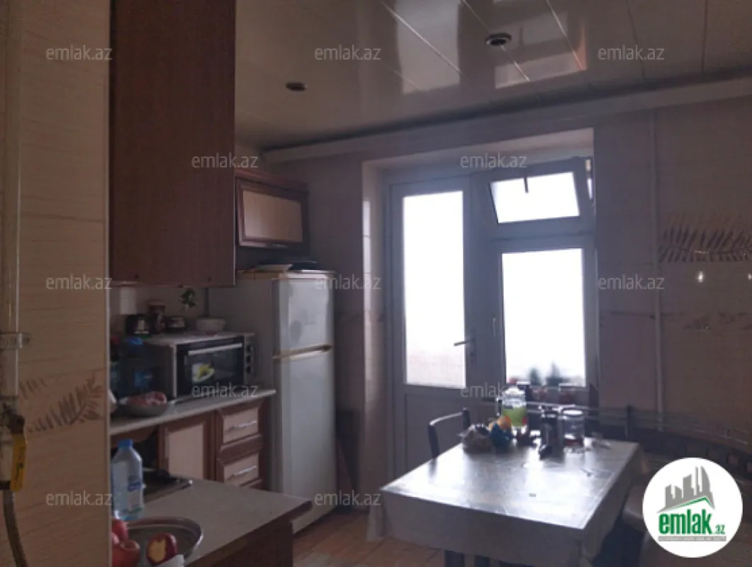 Satılır 3 otaqlı köhnə tikili 80 m²