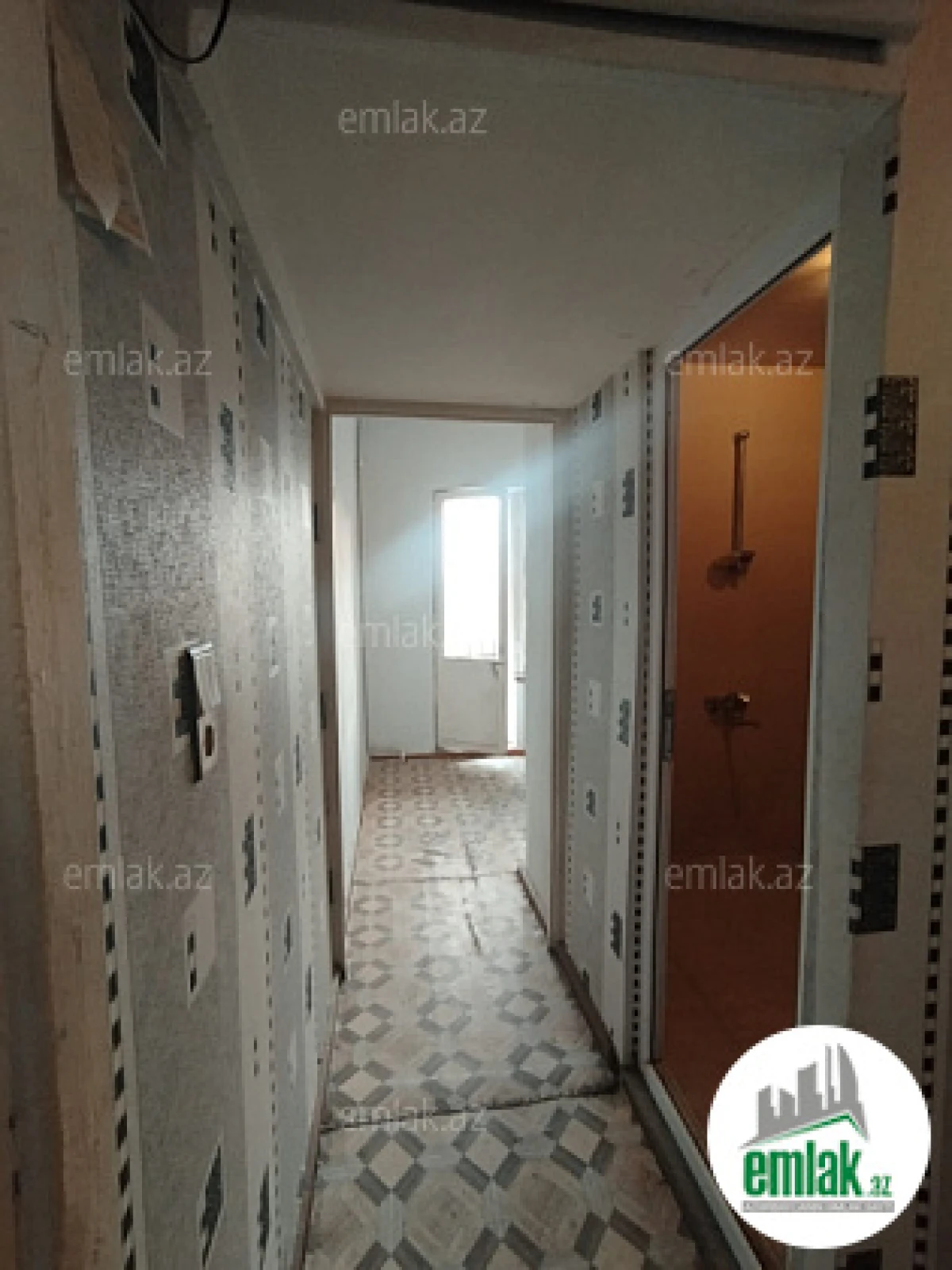 Satılır 1 otaqlı köhnə tikili 45 m²