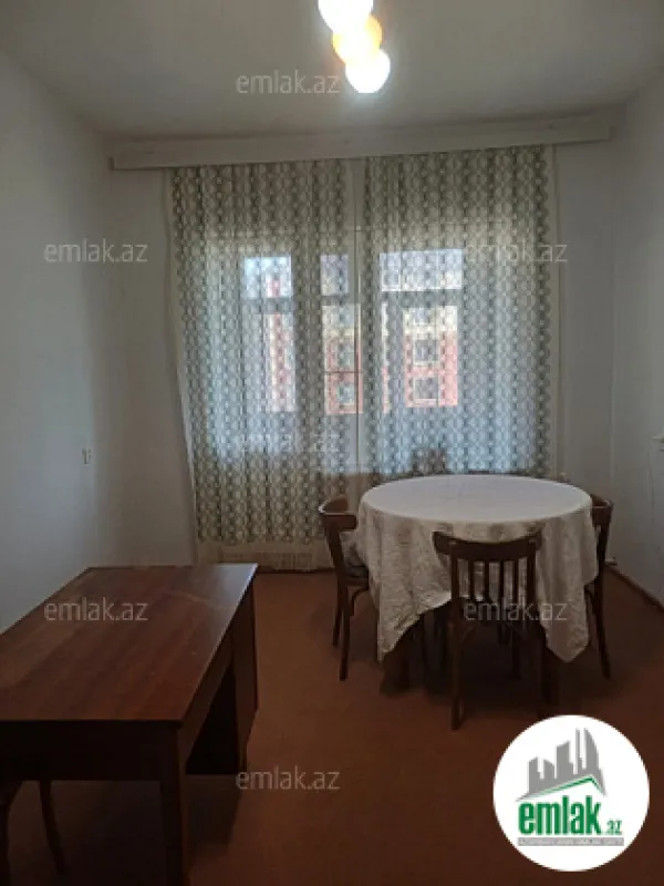 Satılır 5 otaqlı köhnə tikili 130 m²