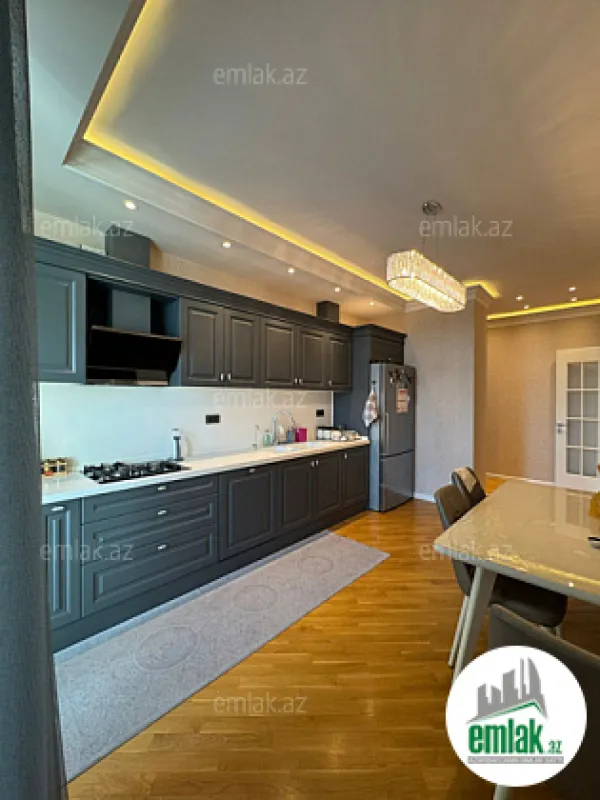 Satılır 3 otaqlı yeni tikili 130 m²