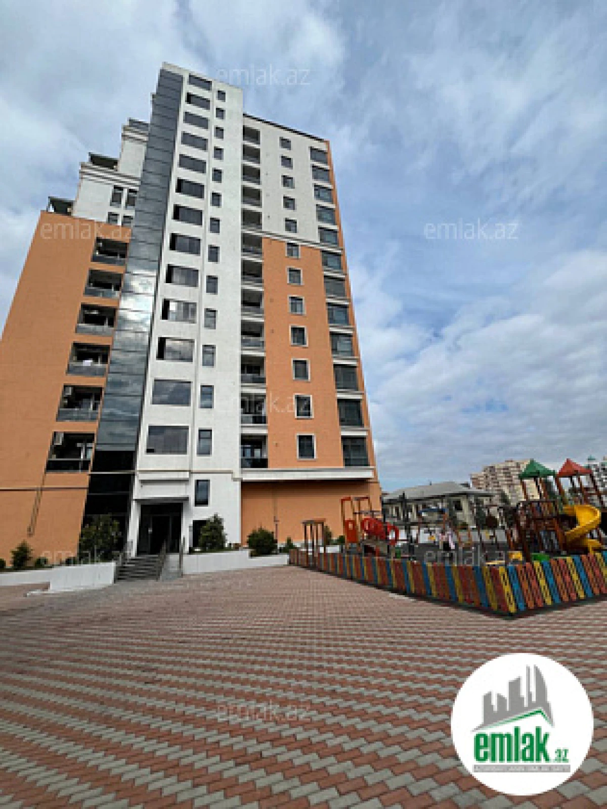 Satılır 3 otaqlı yeni tikili 130 m²