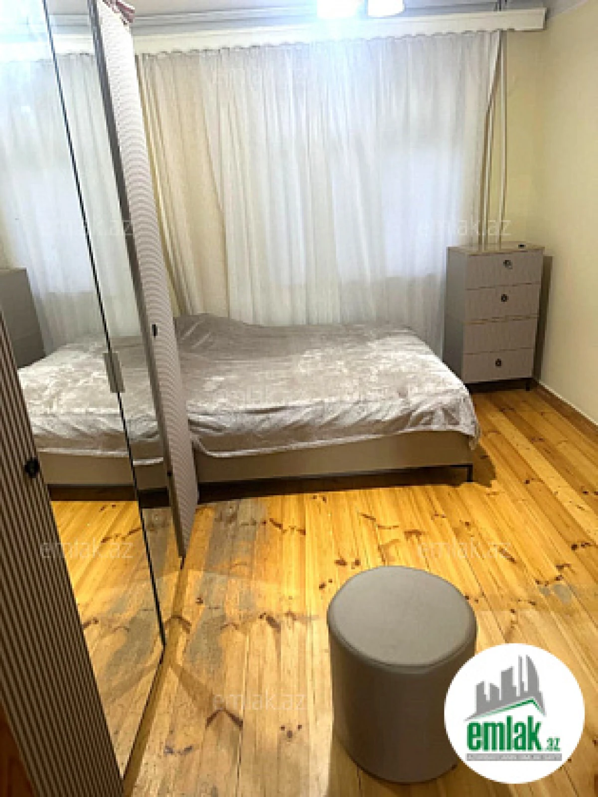 Satılır 5 otaqlı köhnə tikili 120 m²