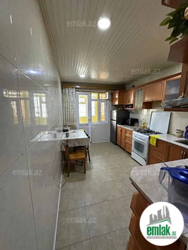 Satılır 5 otaqlı köhnə tikili 120 m²