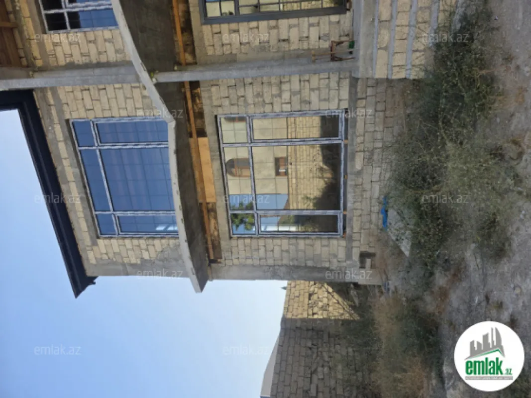 Satılır 6 otaqlı həyət evi 390 m²