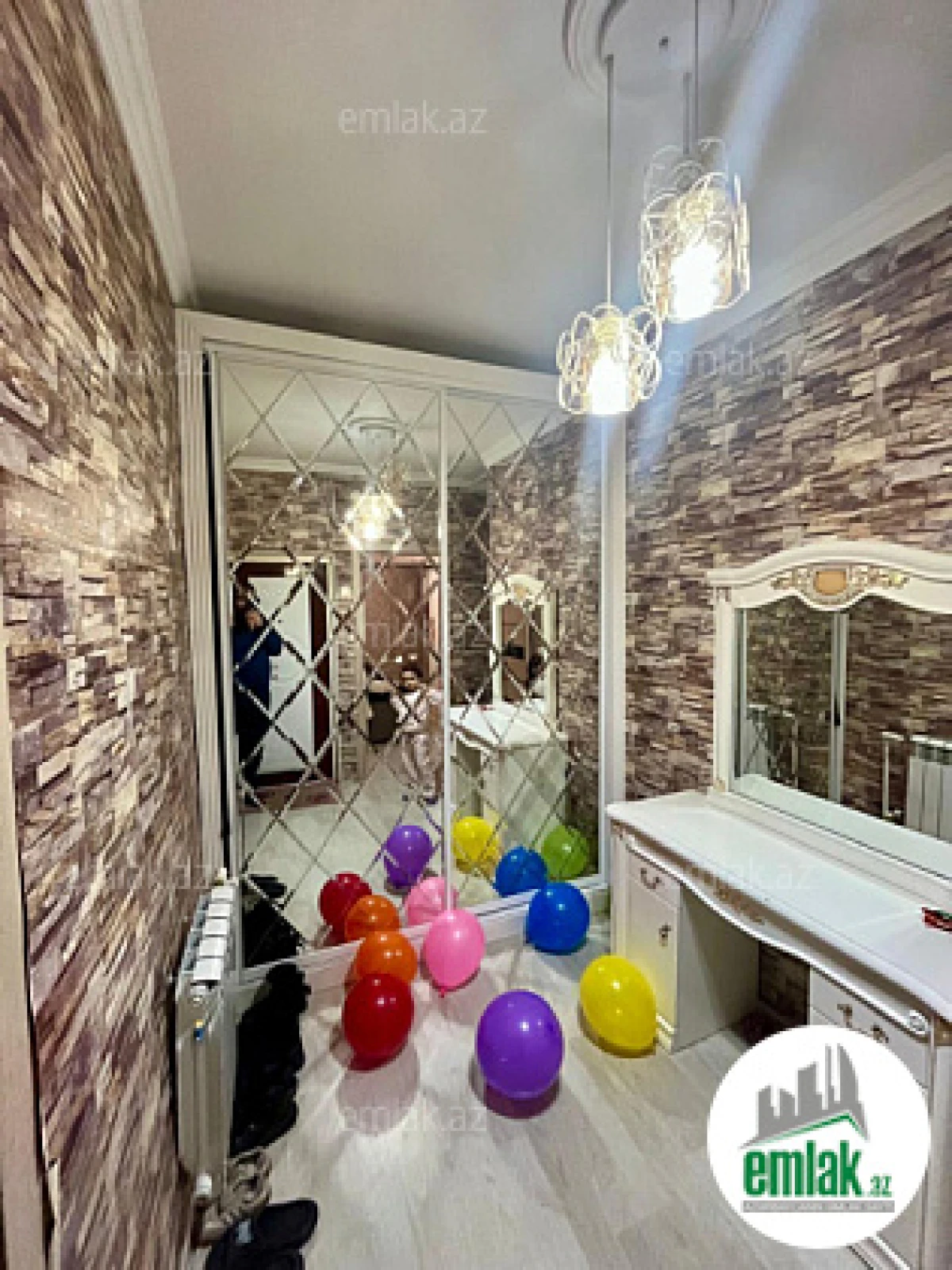 Satılır 2 otaqlı köhnə tikili 65 m²