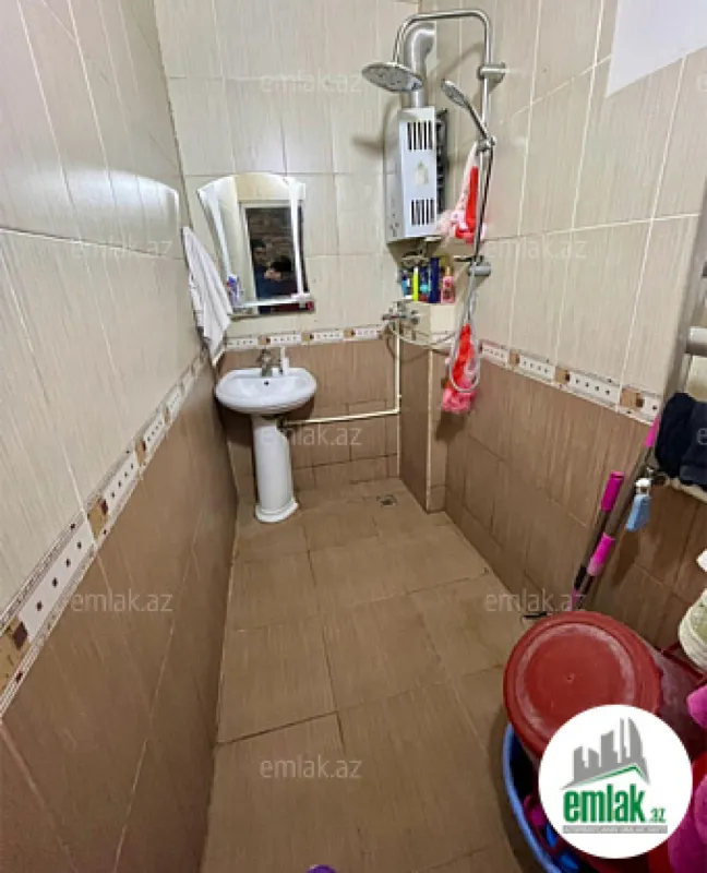 Satılır 2 otaqlı köhnə tikili 65 m²