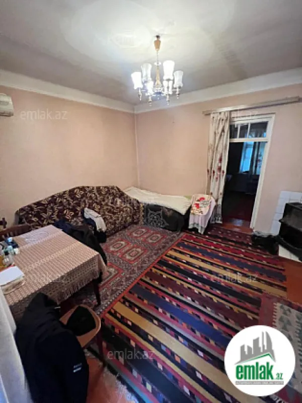 Satılır 10 otaqlı həyət evi 300 m²