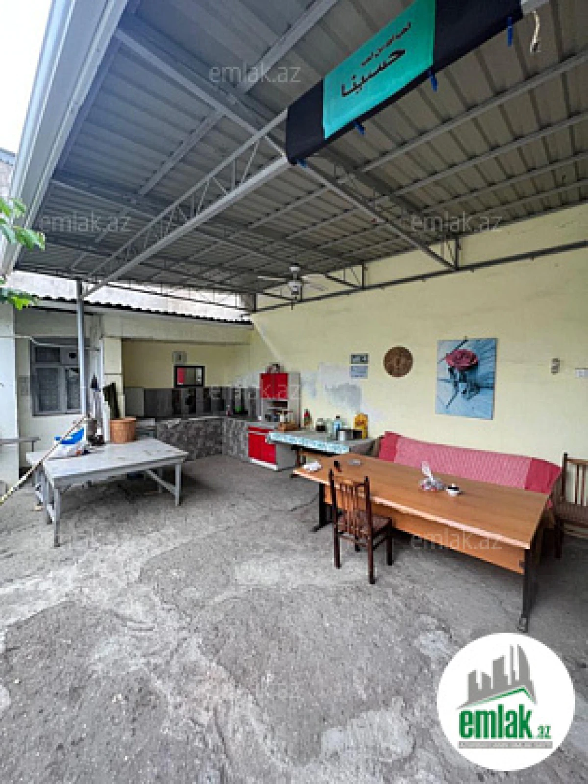 Satılır 10 otaqlı həyət evi 300 m²