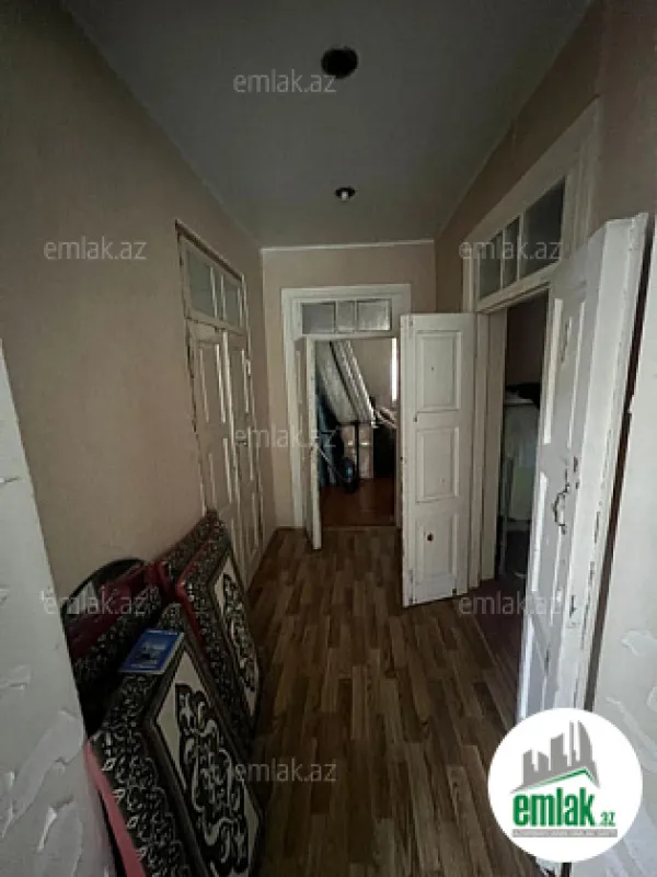 Satılır 10 otaqlı həyət evi 300 m²