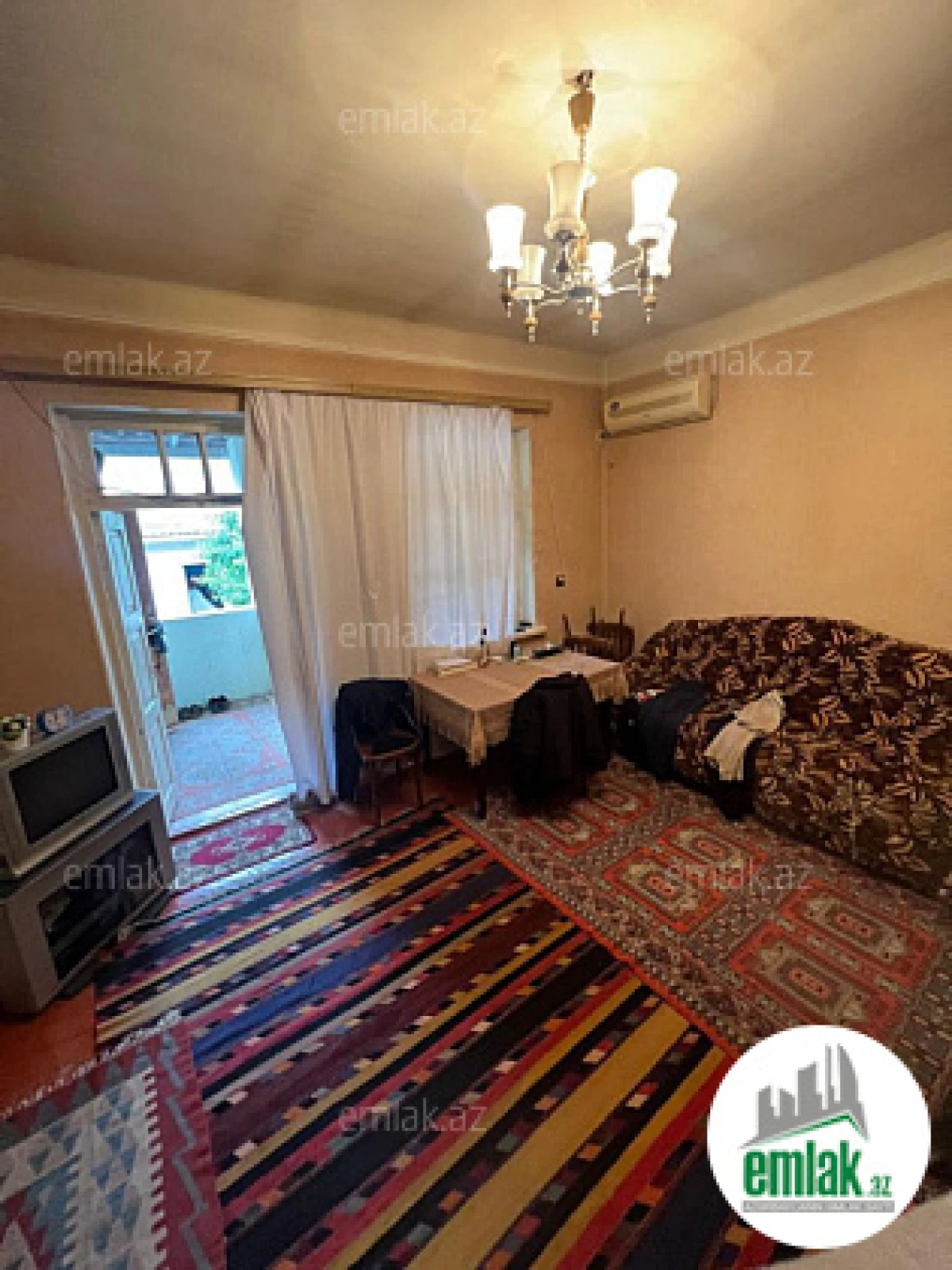 Satılır 10 otaqlı həyət evi 300 m²