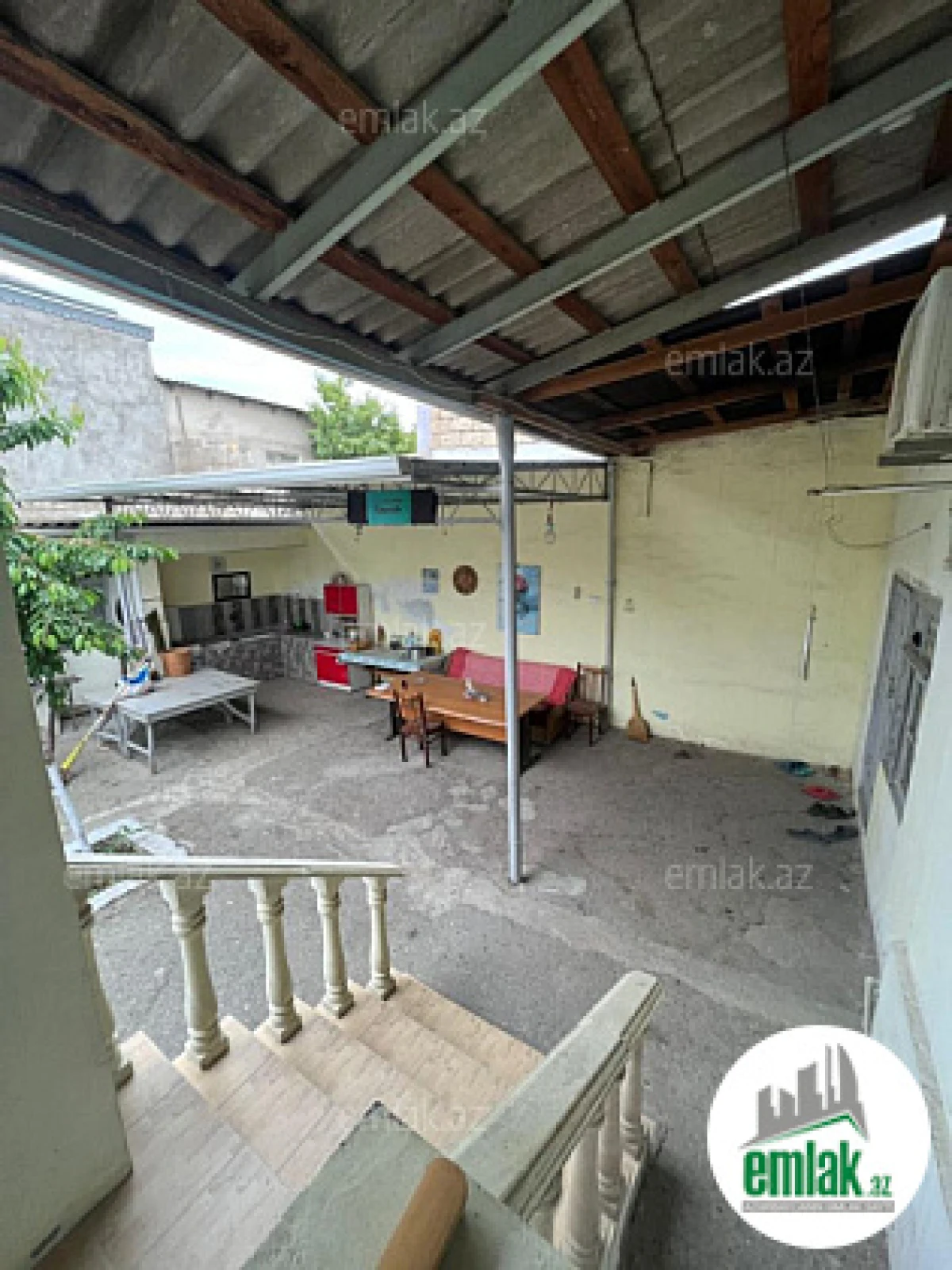 Satılır 10 otaqlı həyət evi 300 m²