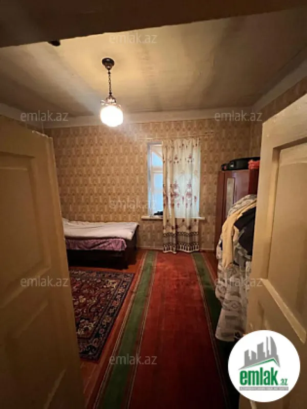 Satılır 10 otaqlı həyət evi 300 m²