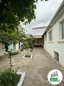 Satılır 10 otaqlı həyət evi 300 m²
