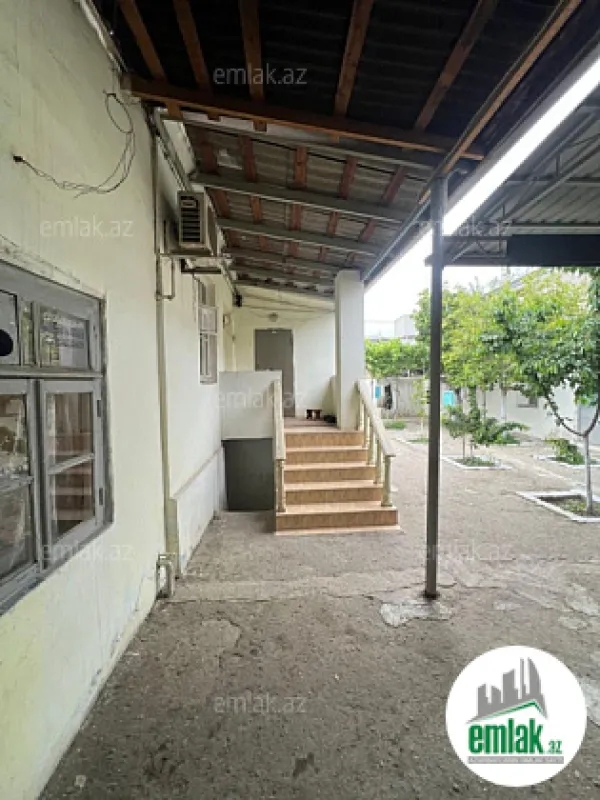 Satılır 10 otaqlı həyət evi 300 m²