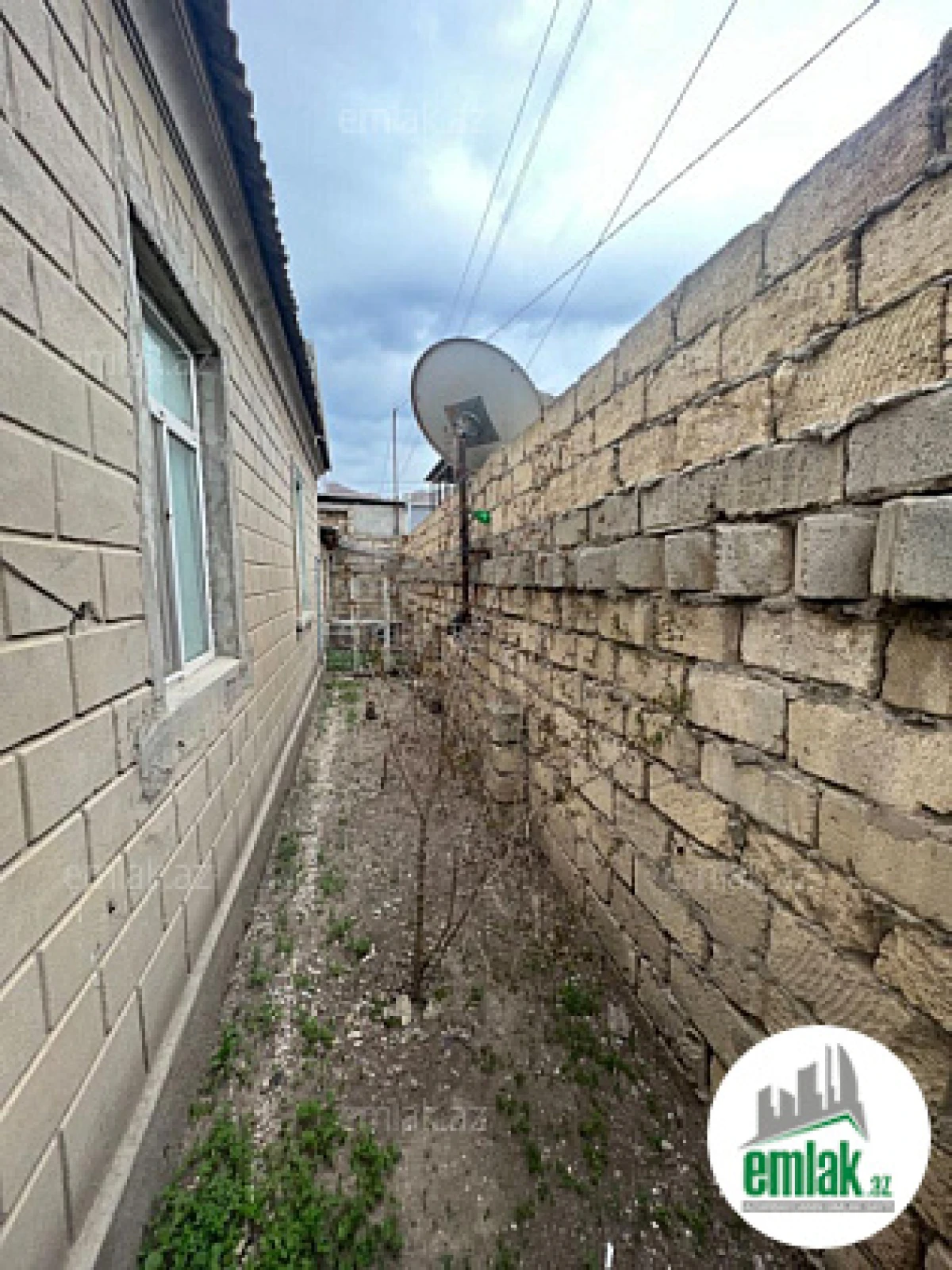 Satılır 10 otaqlı həyət evi 300 m²