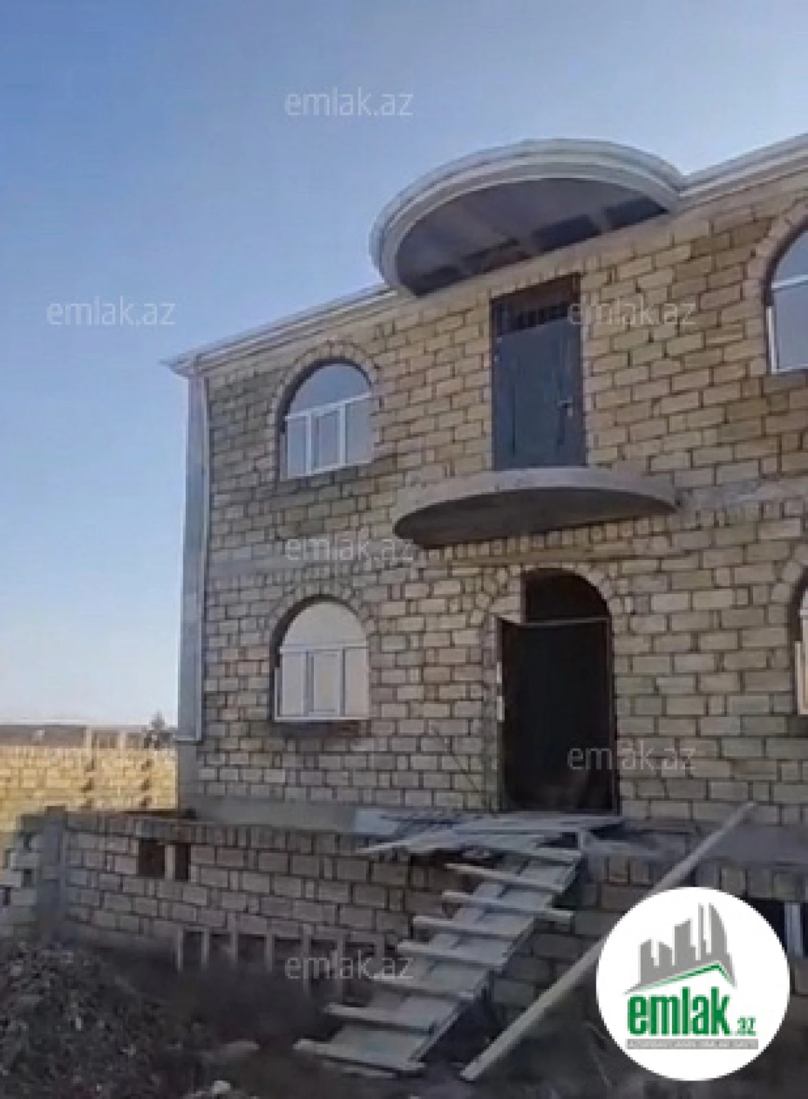 Satılır 6 otaqlı həyət evi 250 m²