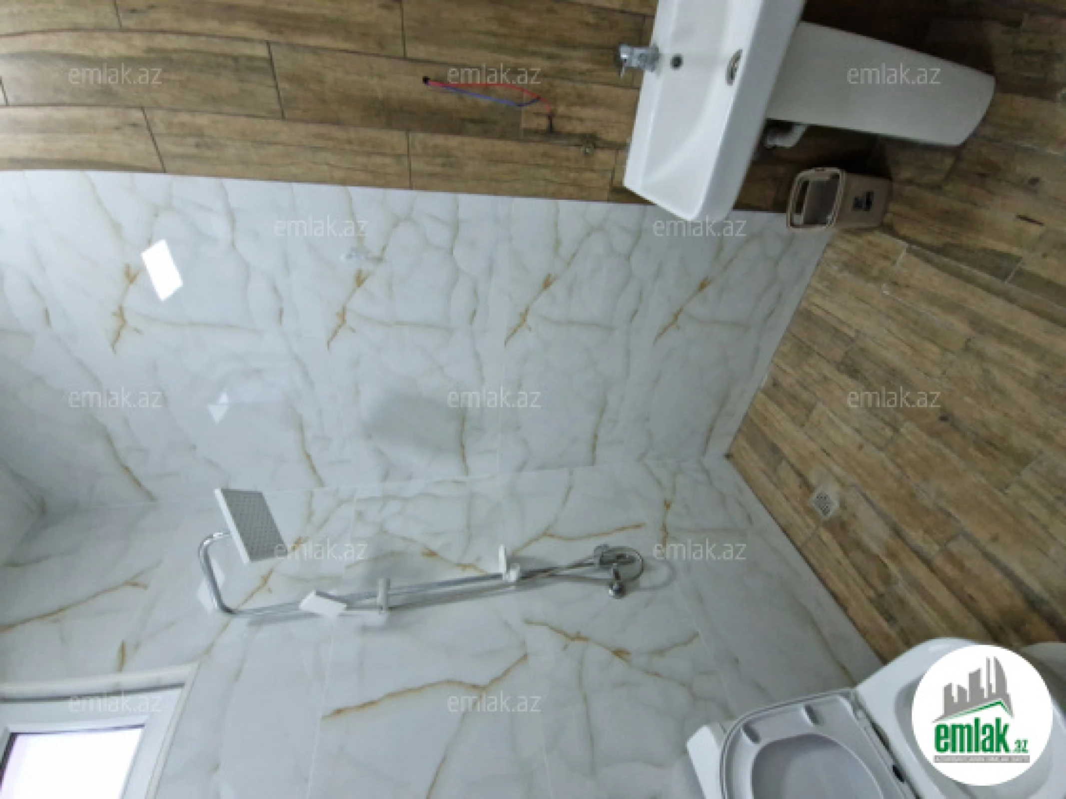 Satılır 8 otaqlı obyekt 208 m²