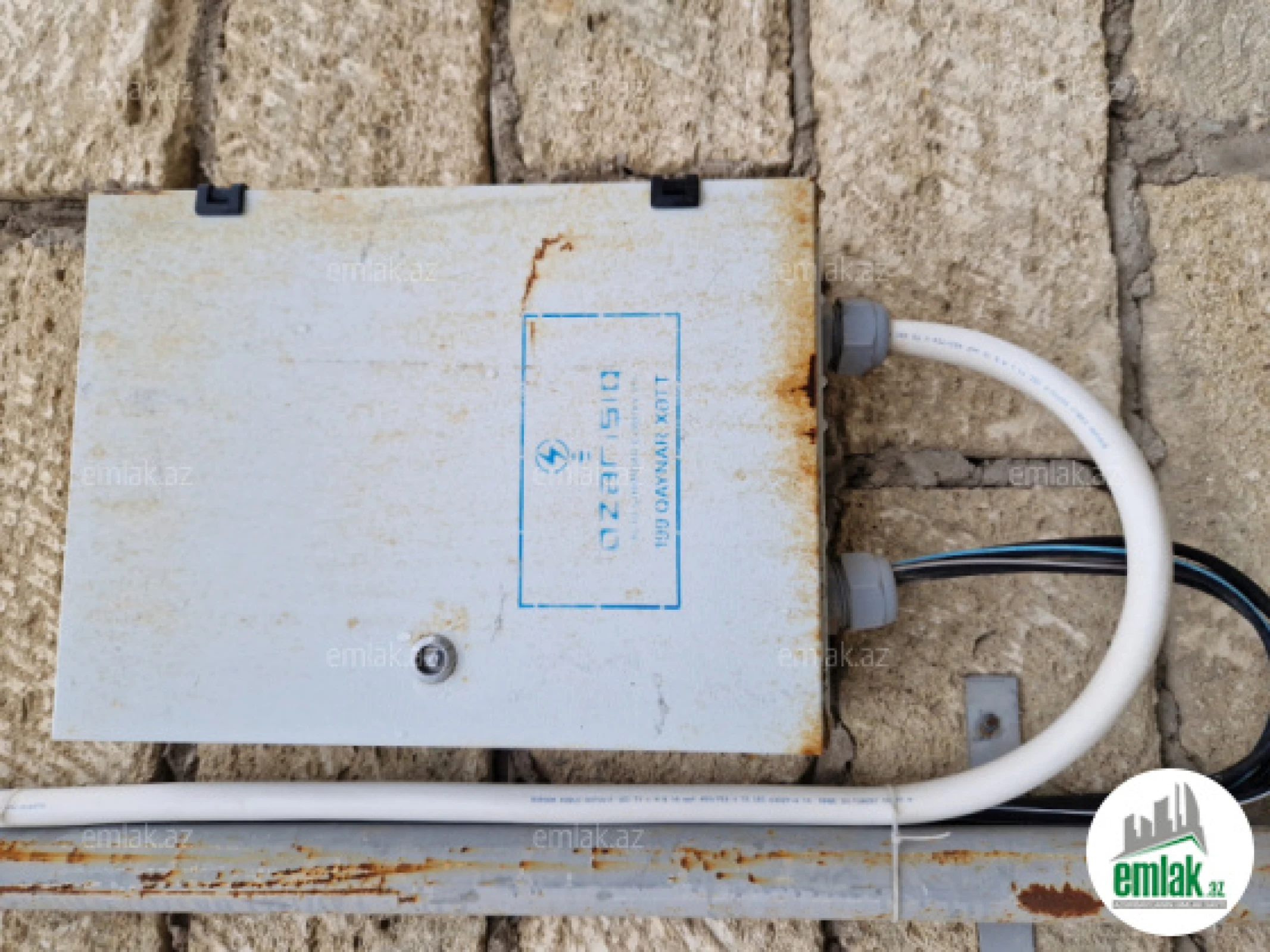 Satılır 8 otaqlı obyekt 208 m²