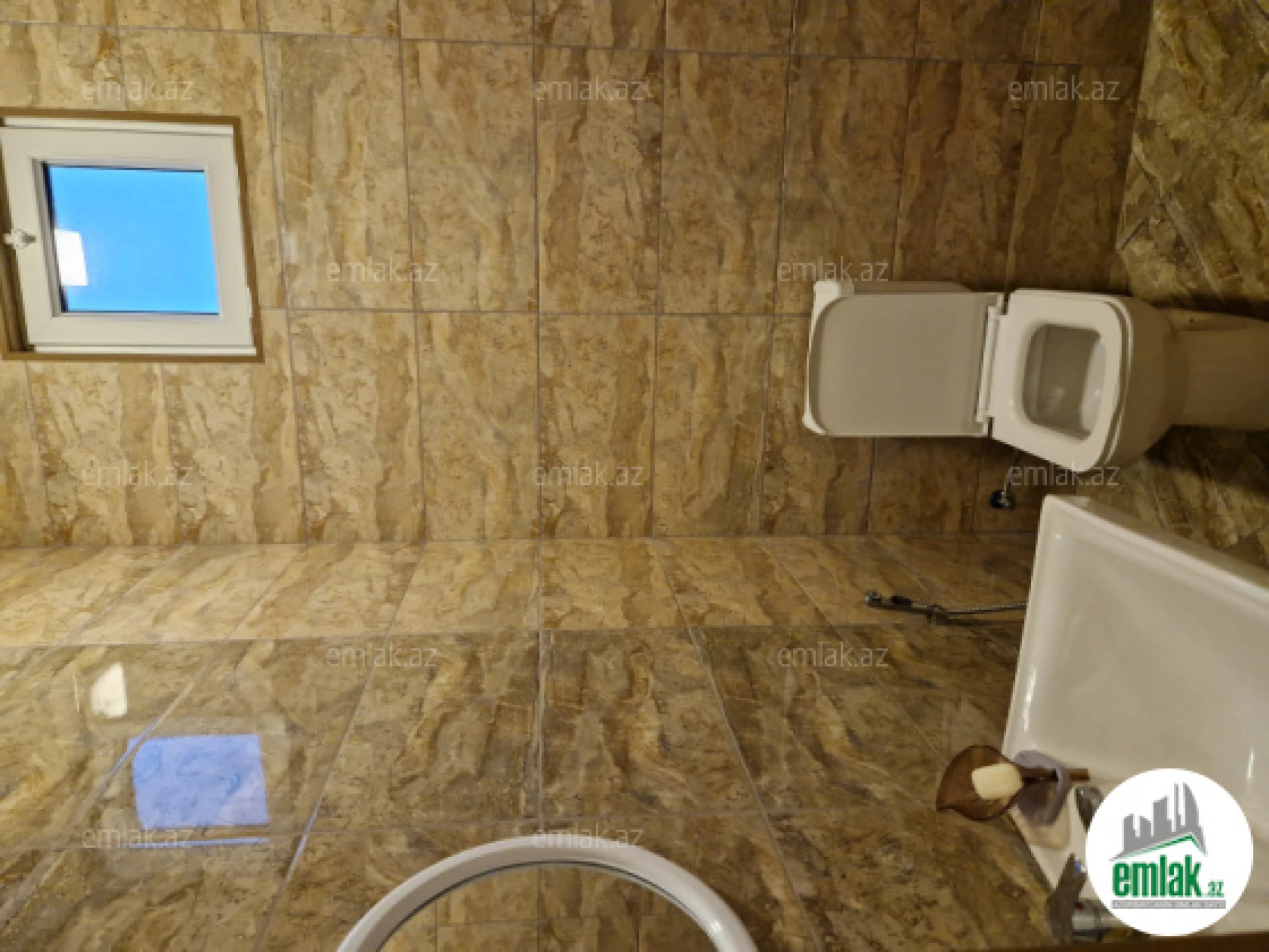 Satılır 8 otaqlı obyekt 208 m²