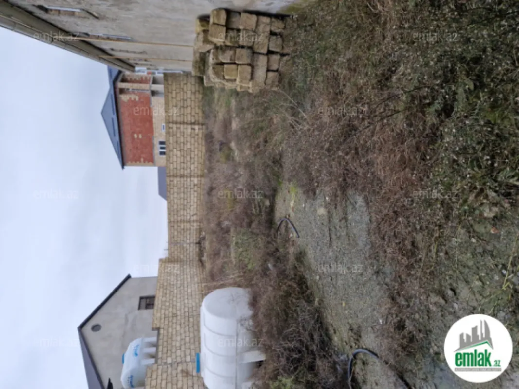 Satılır 8 otaqlı obyekt 208 m²