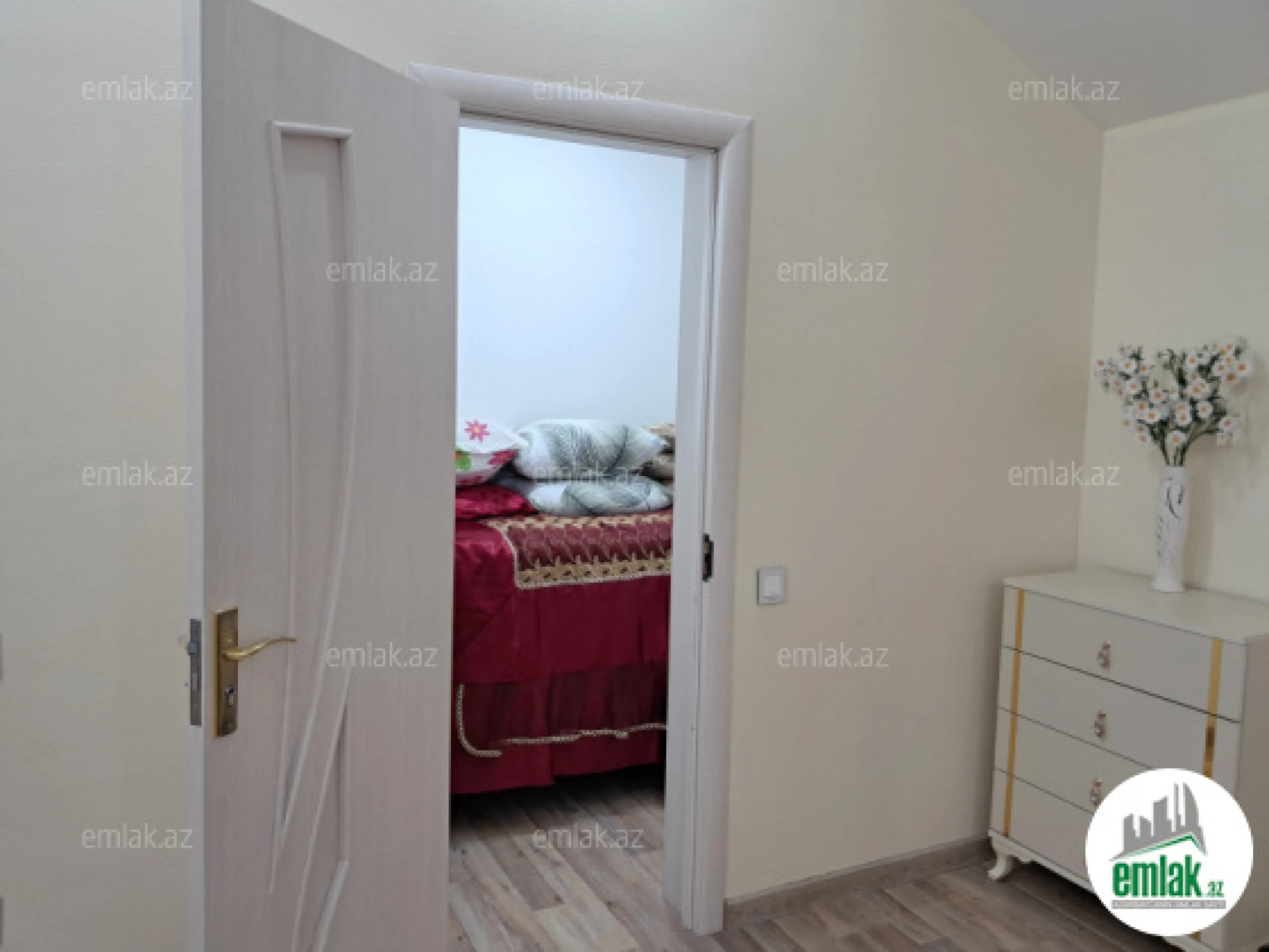 Satılır 4 otaqlı həyət evi 200 m²