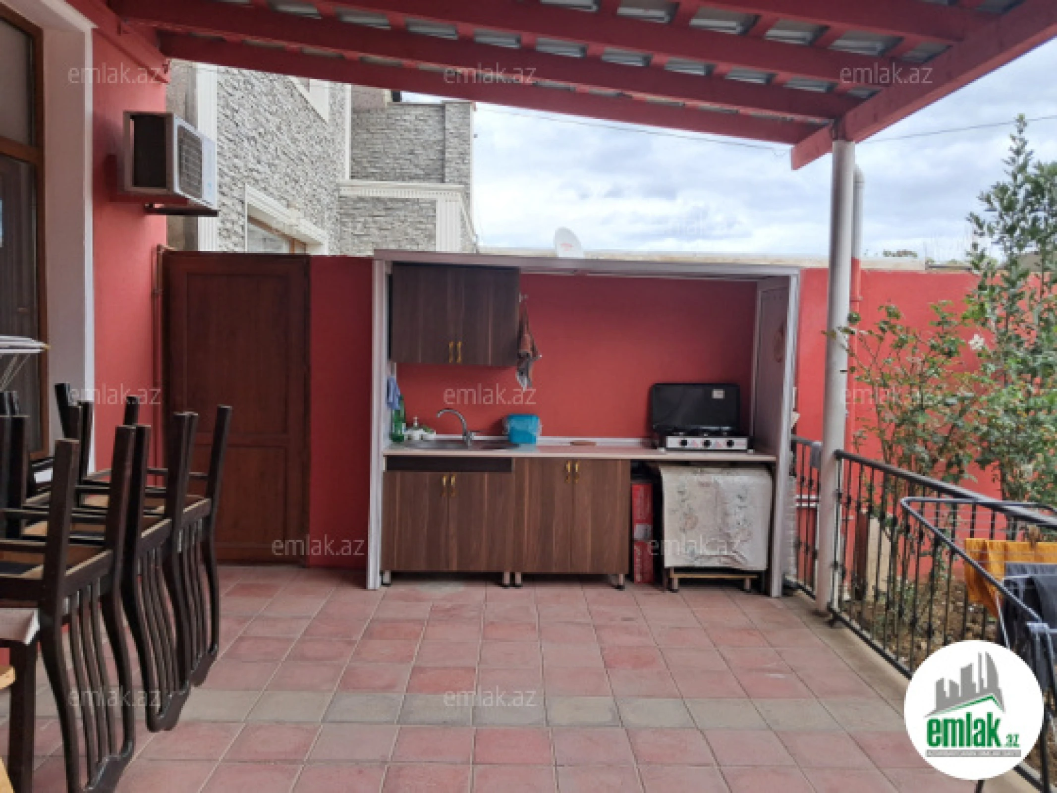 Satılır 4 otaqlı həyət evi 200 m²