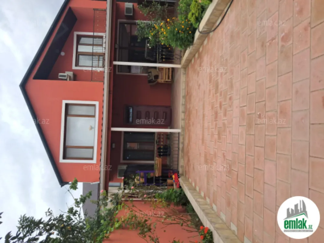 Satılır 4 otaqlı həyət evi 200 m²