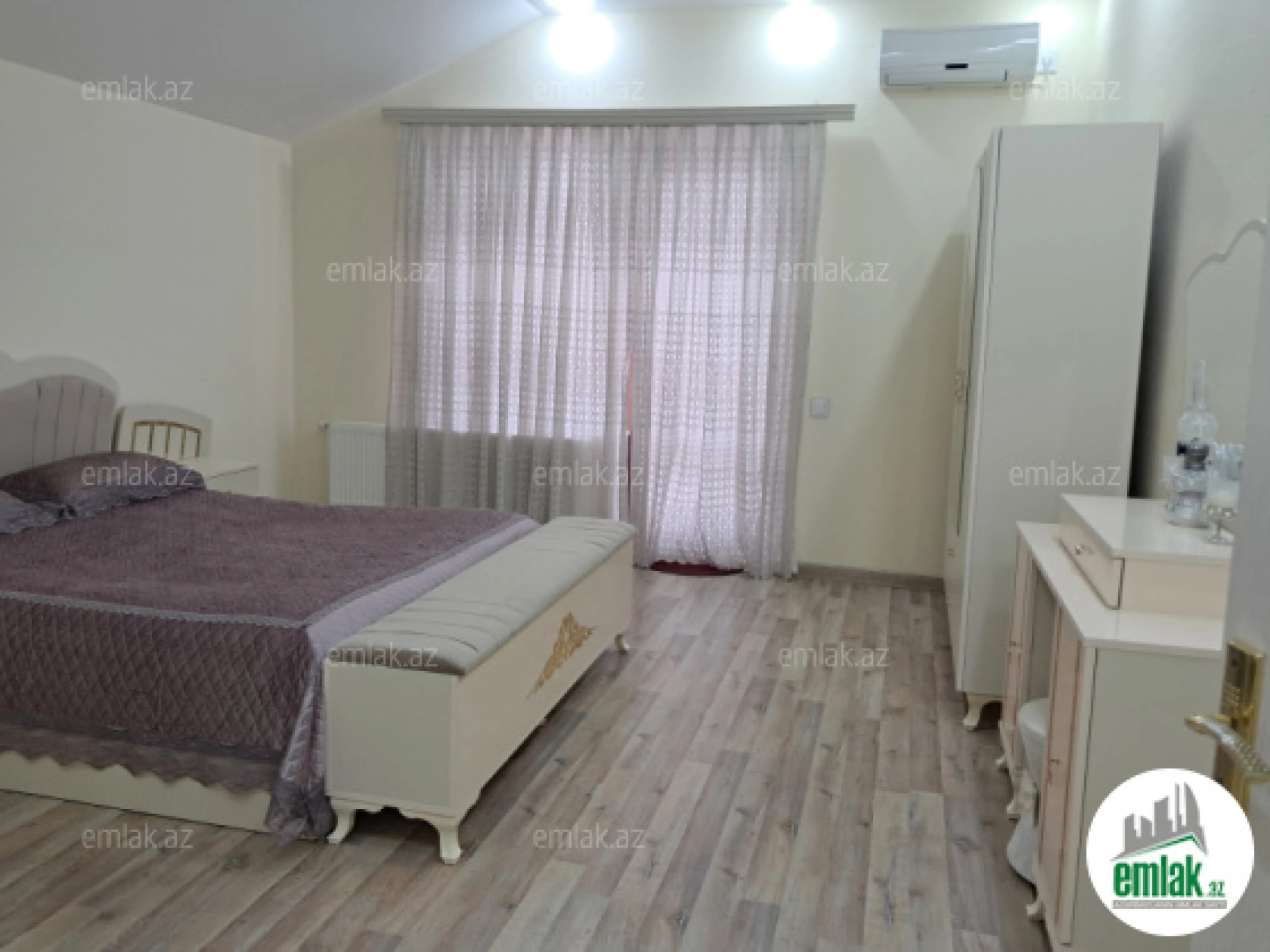 Satılır 4 otaqlı həyət evi 200 m²