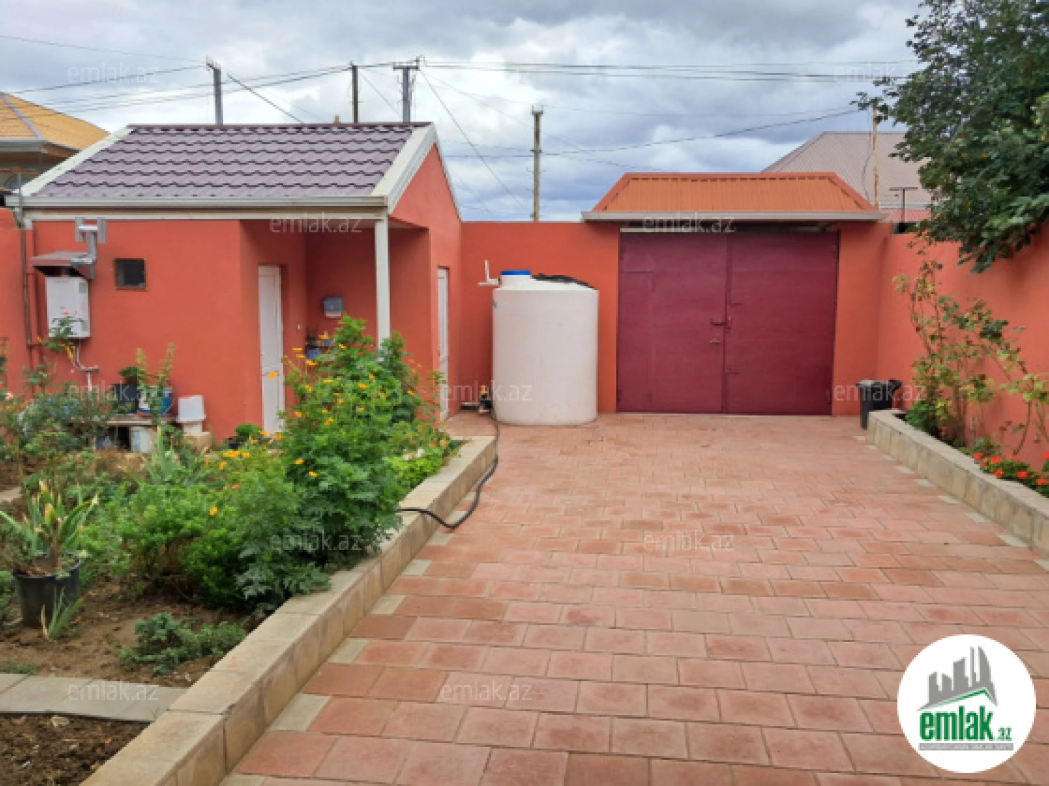 Satılır 4 otaqlı həyət evi 200 m²