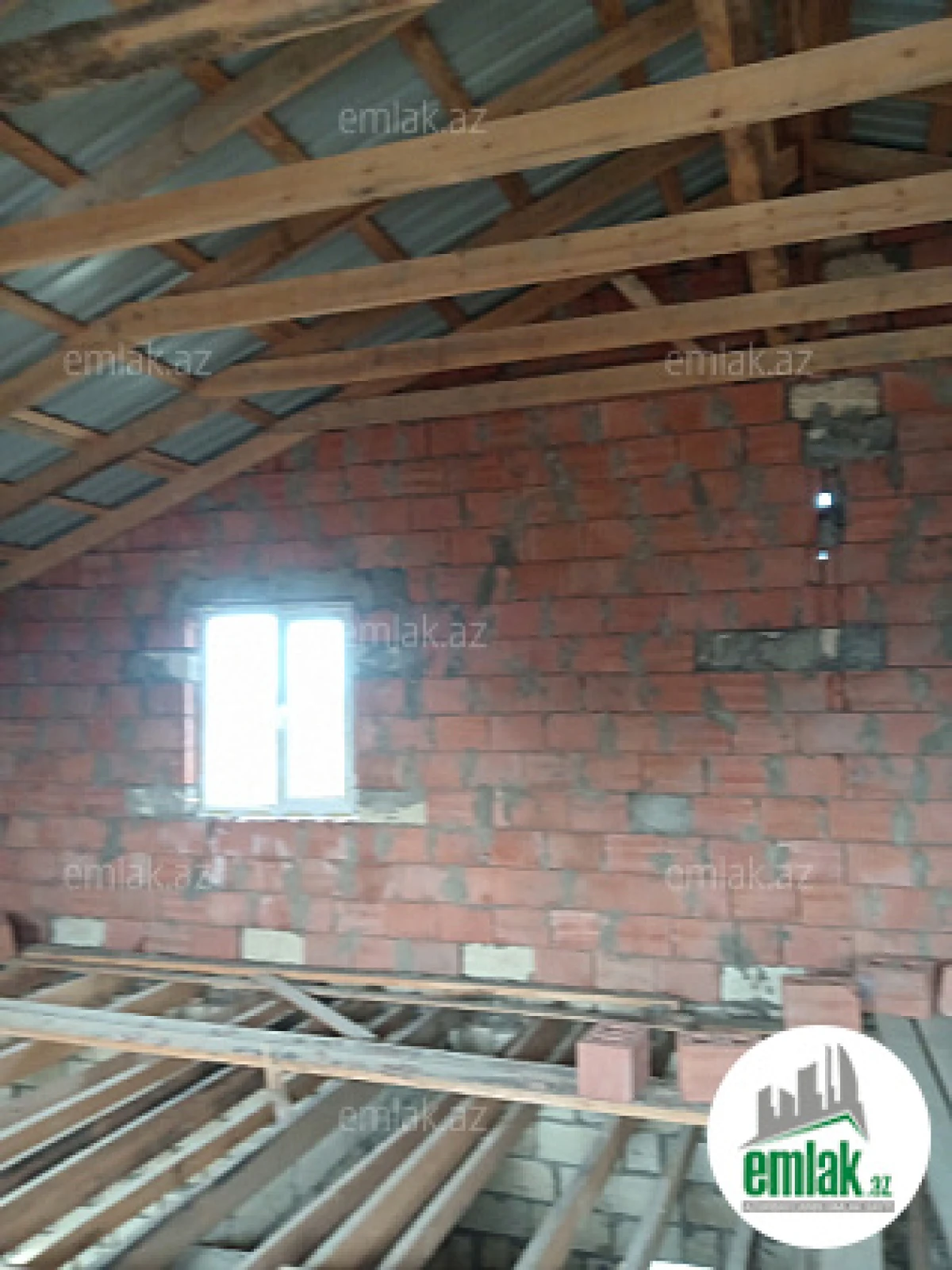 Satılır 4 otaqlı mənzil 158 m²